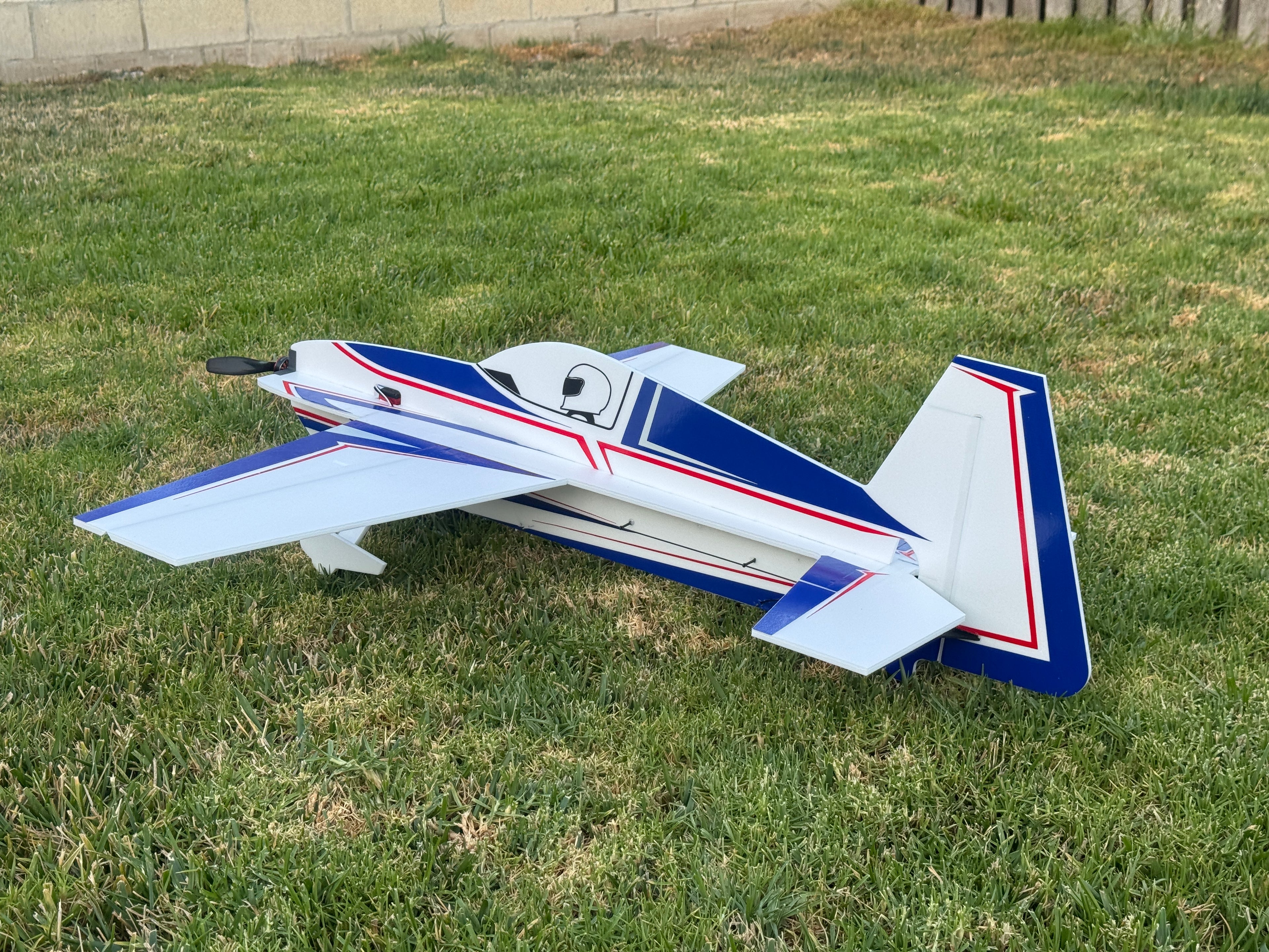 Extra 260 looking fine
